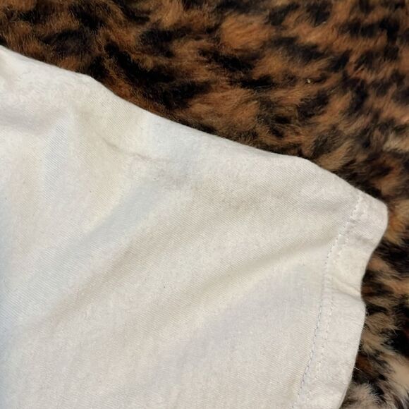 Foo Fighters Band Music White Heart Graphic Shirt - Picture 8 of 10